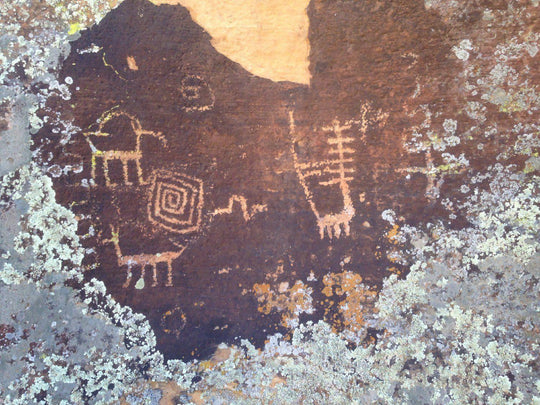 Symboles de pétroglyphes amérindiens et leurs significations