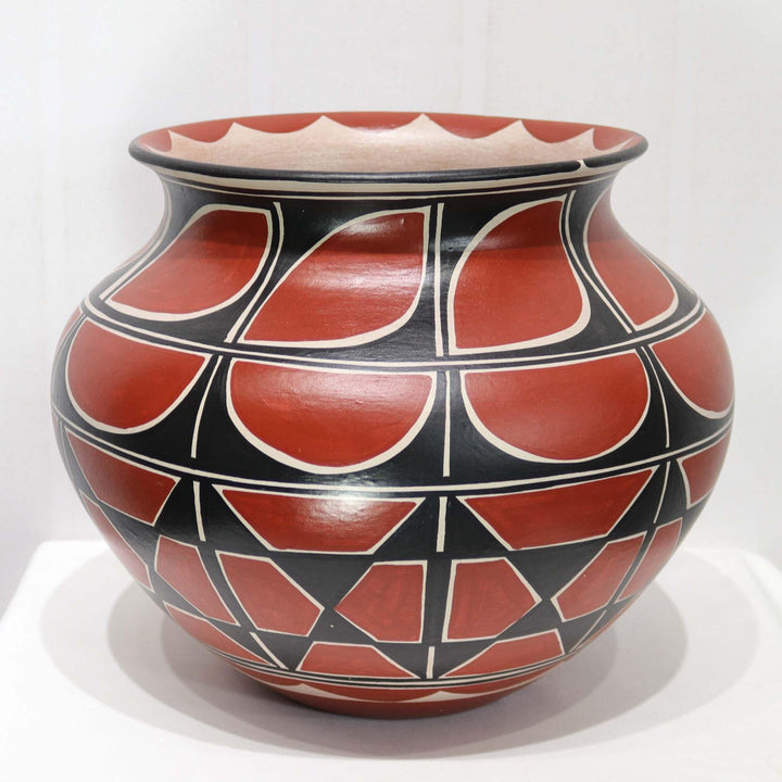 Santo Domingo Olla by Vidal Aguilar - Garland's