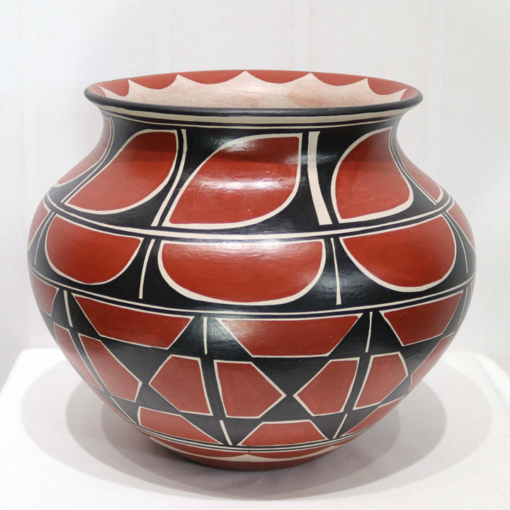 Santo Domingo Olla by Vidal Aguilar - Garland's