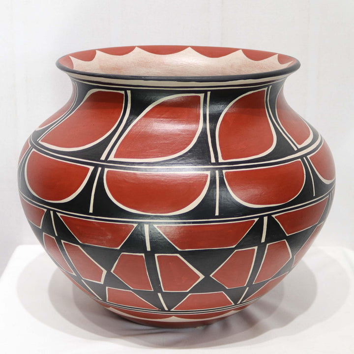 Santo Domingo Olla by Vidal Aguilar - Garland's