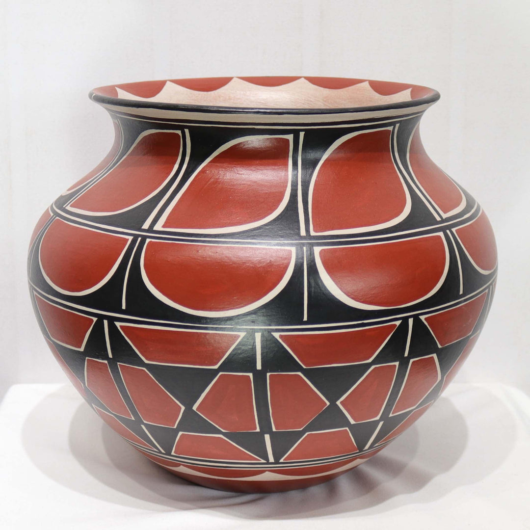 Santo Domingo Olla by Vidal Aguilar - Garland's