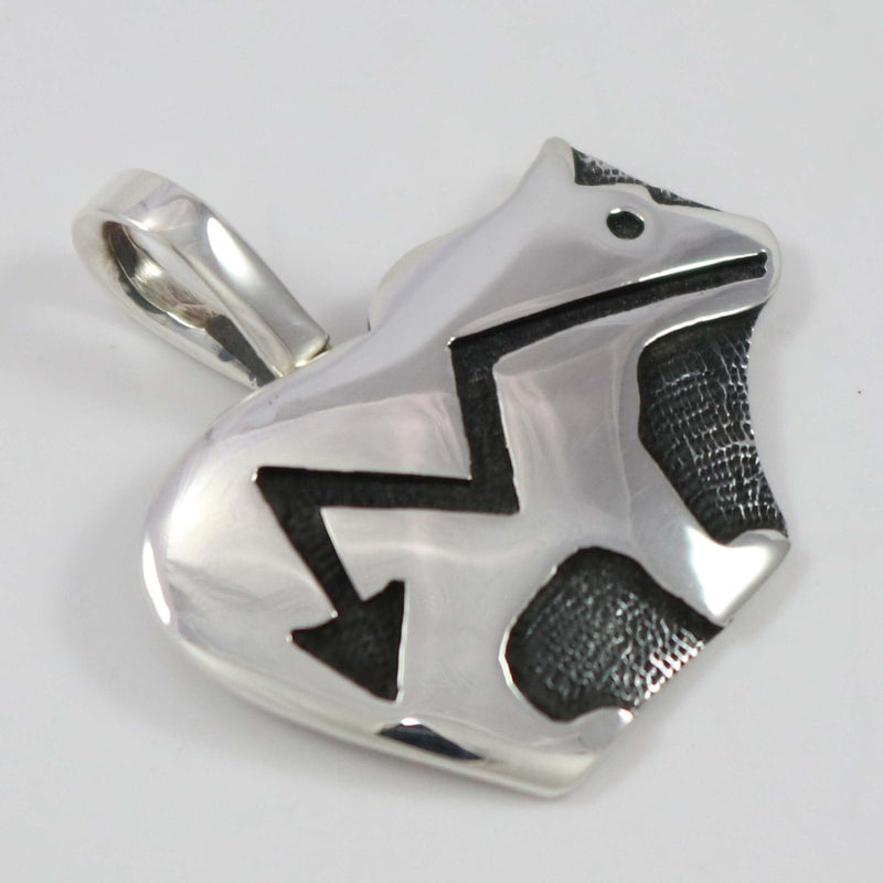 Bear with Heartline Pendant by Anderson Koinva - Garland&