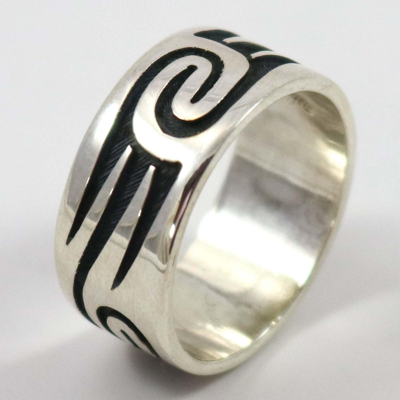 Friendship Ring by Ruben Saufkie - Garland&