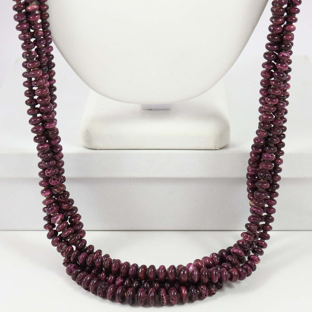 Spiny Oyster Shell Necklace by Kenneth Aguilar - Garland's