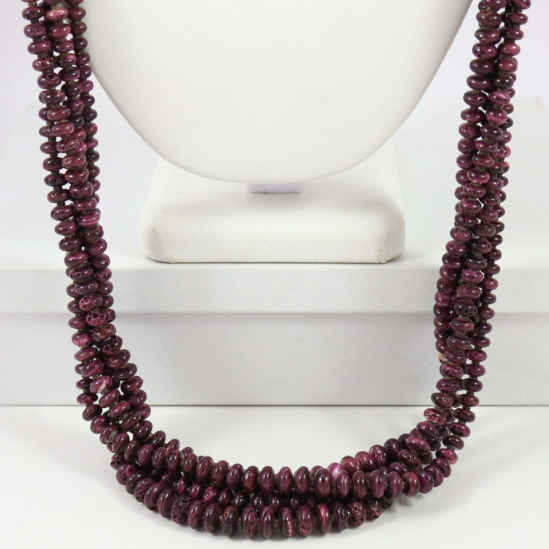 Spiny Oyster Shell Necklace by Kenneth Aguilar - Garland's